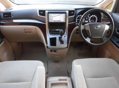2013 Toyota Alphard 